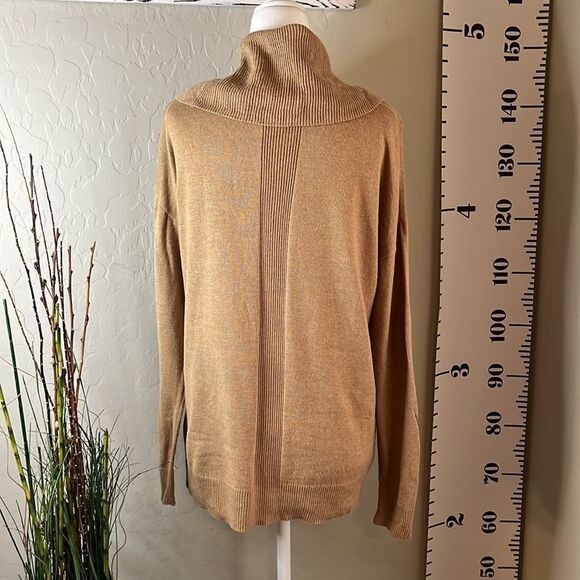 BANANA republic extra small brown turtleneck sweater. Runs large. Ribbed details - Picture 4 of 9